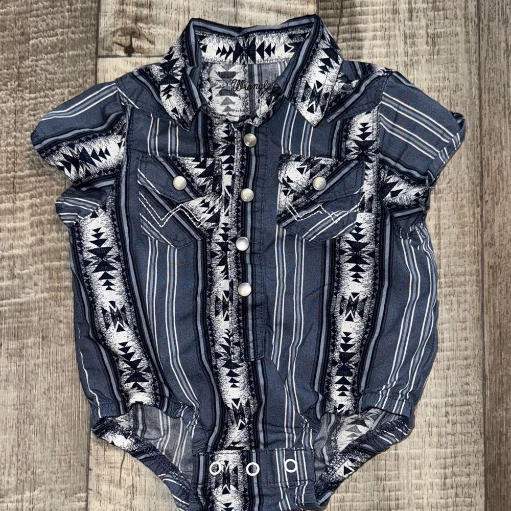 WRANGLER Bodysuit- size 0-3 months